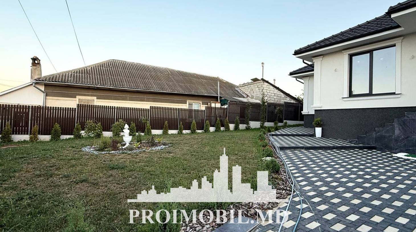 https://images.proimobil.md/kjvz0A6ceXEeW4nWaAxcGMzyl6gsqd1Fjqc9qhWr0Vk/watermark:0.75:so:0:30:0.39/resize:fill:1460:816:1/gravity:ce/bG9jYWw6Ly8vZXN0YXRlL2xyLzkyMzA2NTQwLThiYTctNGYzZS04ZDYzLTVmNWM2MzAyMWE0My5qcGVn
