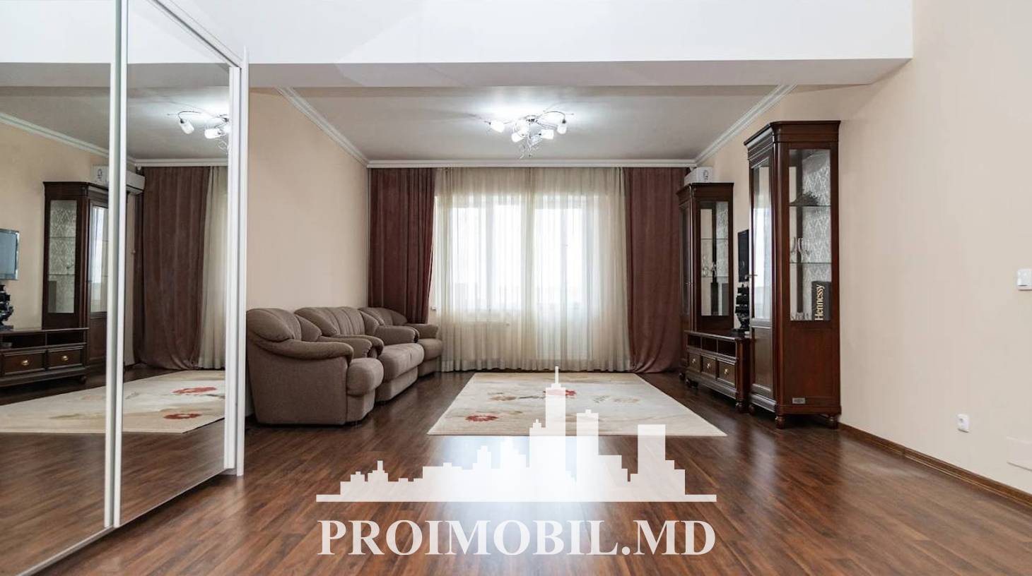 https://images.proimobil.md/knEPfnKrs6-Y8jAqcD739mJNmw9p57W2Mp6HSyyEzW8/watermark:0.75:so:0:30:0.39/resize:fill:1460:816:1/gravity:ce/bG9jYWw6Ly8vZXN0YXRlL2xyLzRkZmIzN2VkLWExMWMtNDY4YS04ODc2LWYwYmE1YTg4OTA4ZS5qcGVn