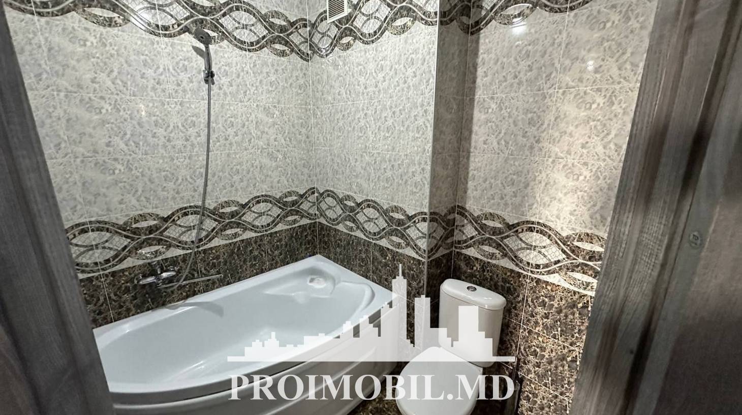 https://images.proimobil.md/kpJfouravvvCqvEzgDj1uYiOGs2evTgs6VfeCbCv7qI/watermark:0.75:so:0:30:0.39/resize:fill:1460:816:1/gravity:ce/bG9jYWw6Ly8vZXN0YXRlL2xyLzAxODE3ZWU1LWRiYzYtNDBlMC05ZTFjLTQ3MTdhNGE2MzM4ZC5qcGVn