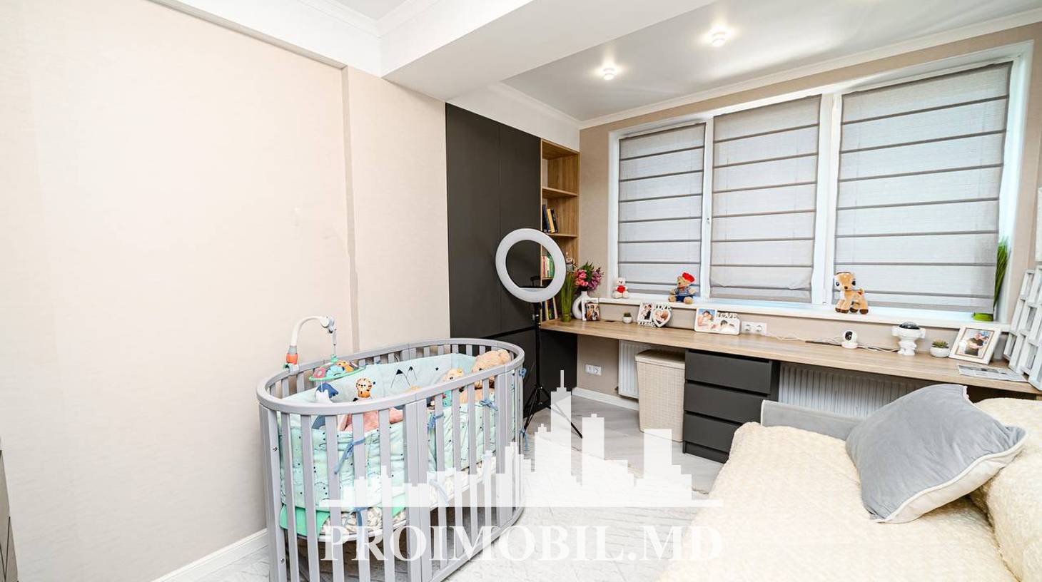 https://images.proimobil.md/kqYGDK-yiBxPB93TNoitGvbn3WvdMlW5w7y6hVS7oqw/watermark:0.75:so:0:30:0.39/resize:fill:1460:816:1/gravity:ce/bG9jYWw6Ly8vZXN0YXRlL2xyLzQzZGRkYTU0LTE0NjEtNDBhZS05MDUyLTBjMjIxMzM0ZGIxZC5qcGVn