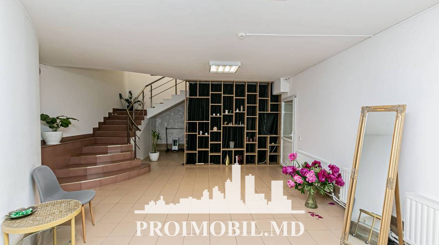 https://images.proimobil.md/krZUM2zmDW5Nm5QSaAE7rpVVulkgmt8XgTwJYsLmTOY/watermark:0.75:so:0:30:0.39/resize:fill:1460:816:1/gravity:ce/bG9jYWw6Ly8vZXN0YXRlL2xyLzIxMmZlN2EyLTBlNTMtNDJhNS1iYzMxLWQ3ZDRjOTgxYWI1ZC5qcGVn