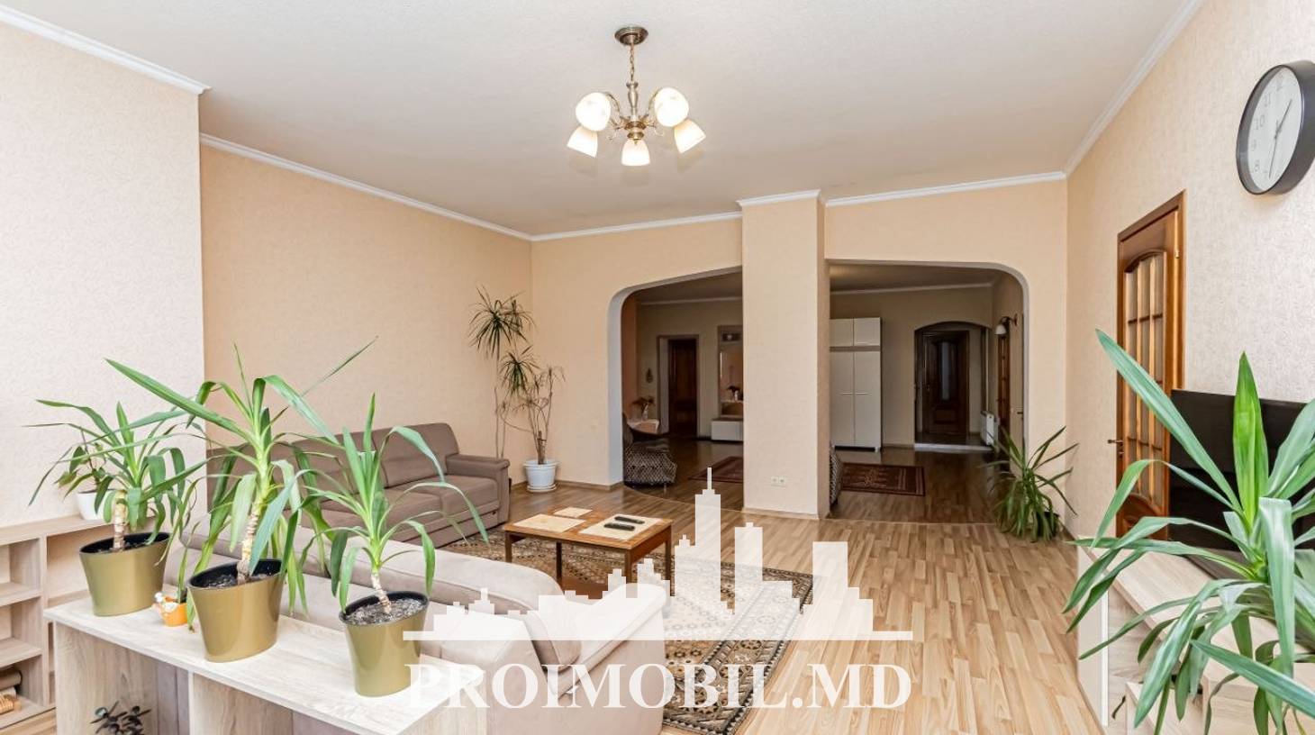 https://images.proimobil.md/ktk4-kbb0j7I31Nuh7FeiNuTyf7AIX7m9ocDR44PSTY/watermark:0.75:so:0:30:0.39/resize:fill:1460:816:1/gravity:ce/bG9jYWw6Ly8vZXN0YXRlL2xyLzdmNzg0NDZjLTEzOWMtNDg0Ni05NDRmLTk3MTEzZGZiZGQ2NC5qcGVn