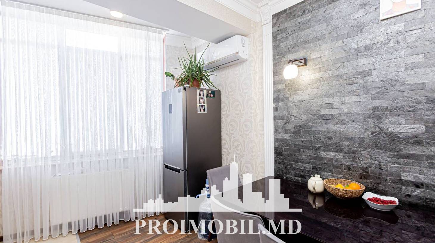 https://images.proimobil.md/kw0ZuGLIaeAKlyJYCCEgYx0M5O4AG-6u8uUcoY9r_S8/watermark:0.75:so:0:30:0.39/resize:fill:1460:816:1/gravity:ce/bG9jYWw6Ly8vZXN0YXRlL2xyLzA1NzUzZmI5LTdmNGItNGM1ZC04YzJmLWZmYmUwYTY2ZTkyYi5qcGVn