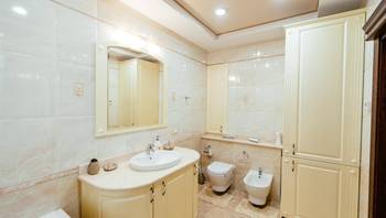 https://images.proimobil.md/kwkB0TNf6Cmxn8-zgLzaMc6iEQAt4pm2KZBrv2ByZK8/resize:fill:350:198:1/gravity:ce/bG9jYWw6Ly8vZXN0YXRlL2xyLzE0N2RiNGI0LWIxYTYtNDU3Yi1iYTcxLWRlZTk0OWYyNjU1NC5qcGVn