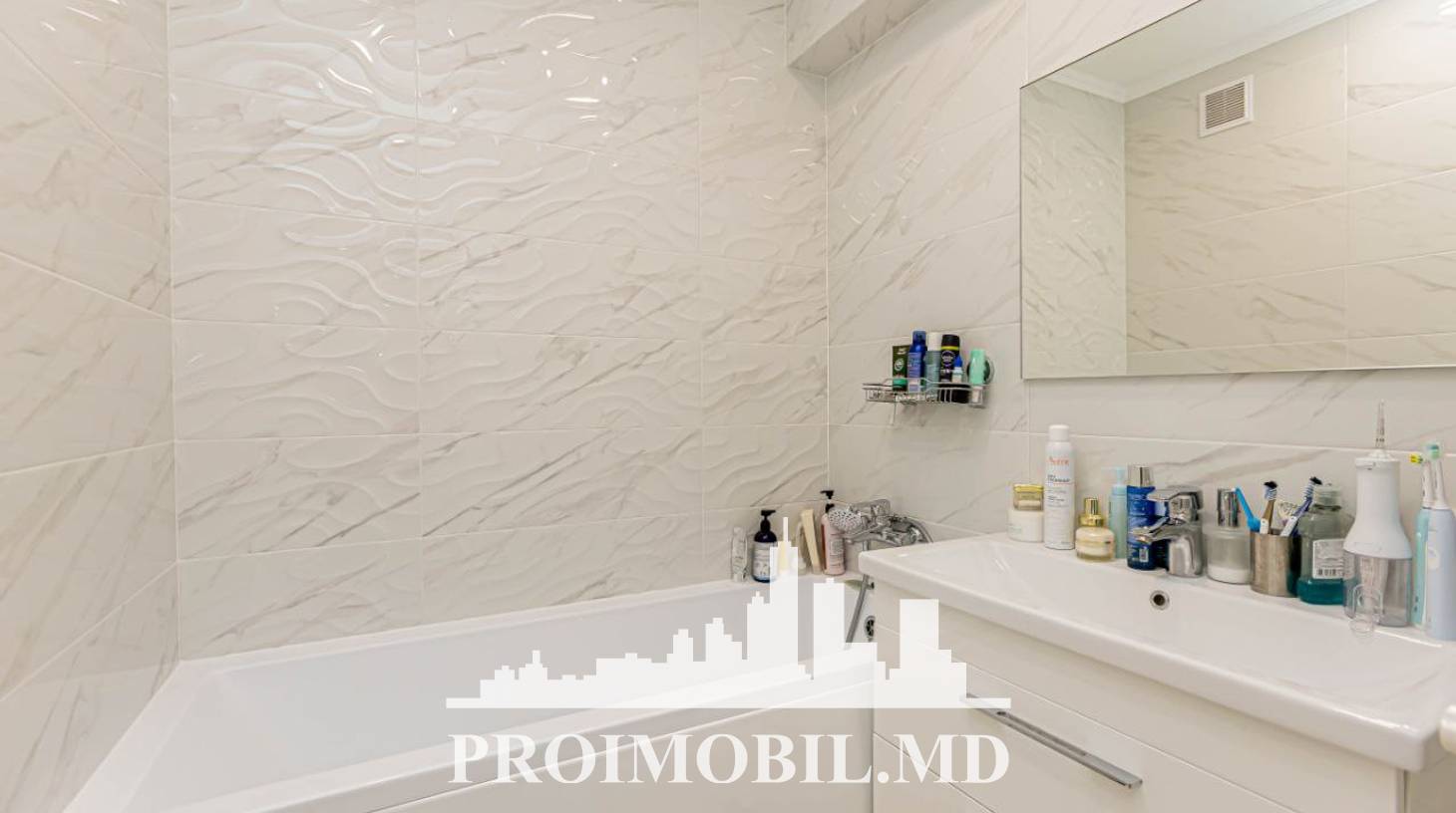 https://images.proimobil.md/kxImlwAeLFbo3sGLa_XtluGjFIPLZ_LnuJ33Ag9xN00/watermark:0.75:so:0:30:0.39/resize:fill:1460:816:1/gravity:ce/bG9jYWw6Ly8vZXN0YXRlL2xyL2U2ZTc3ZWYzLWNlM2UtNDczMC04NjdmLWVmMmZiMTllY2ZkZS5qcGVn