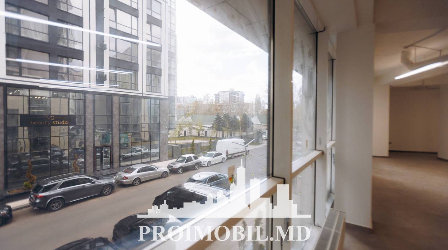 https://images.proimobil.md/kz3lyjwWxQGZLRHUJ1XfzsFzNNLP2tGzut5X9AOcQkU/watermark:0.75:so:0:30:0.39/resize:fill:1460:816:1/gravity:ce/bG9jYWw6Ly8vZXN0YXRlL2xyLzhiNDExOWMyLTBiZjctNGVhNi05ODEyLWQyNzlkNmY5MWVjMC5qcGVn