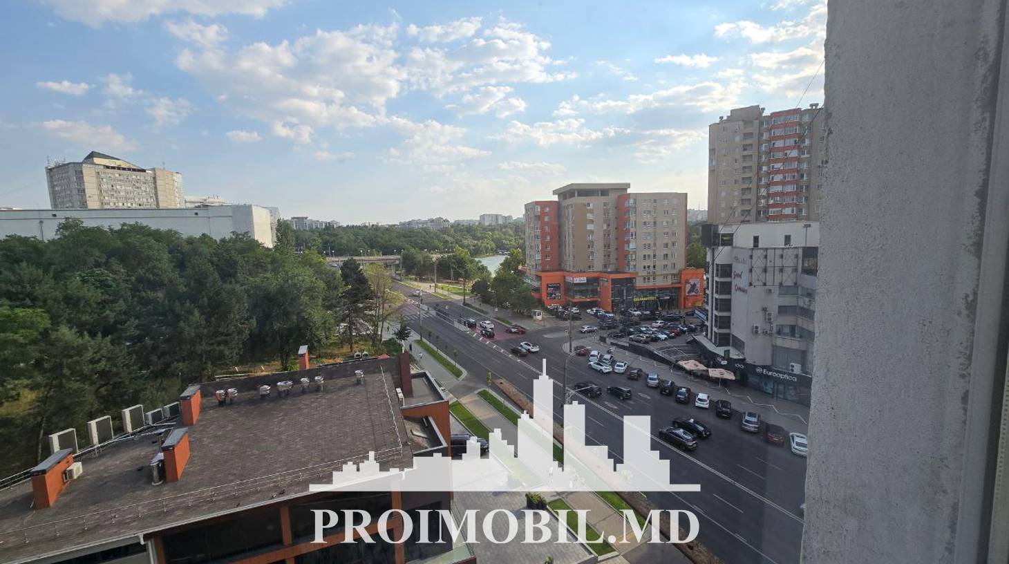 https://images.proimobil.md/l3Wmb7ShP7XskjhQ1cB6GSXZUYfUUrCC5s9YpvM7XBg/watermark:0.75:so:0:30:0.39/resize:fill:1460:816:1/gravity:ce/bG9jYWw6Ly8vZXN0YXRlL2xyL2IzNzM3N2VkLWM3MjktNDcxZC1hNjRjLTIxODg1ODM0MjdmMS5qcGVn