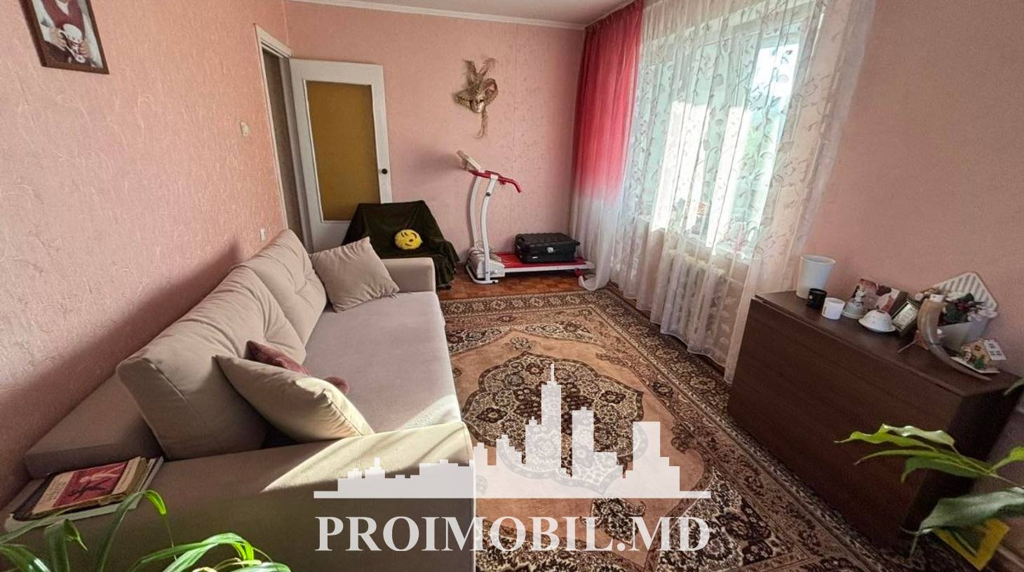 https://images.proimobil.md/l98a5UBGk_kHTXDT4LQDkU6yz-BBIL8TYUr6hWW-MSs/watermark:0.75:so:0:30:0.39/resize:fill:1460:816:1/gravity:ce/bG9jYWw6Ly8vZXN0YXRlL2xyLzgyY2Y5NzMyLTUyYTMtNGIyMC04NTdjLTczZjcwOTRiNTI2OC5qcGVn