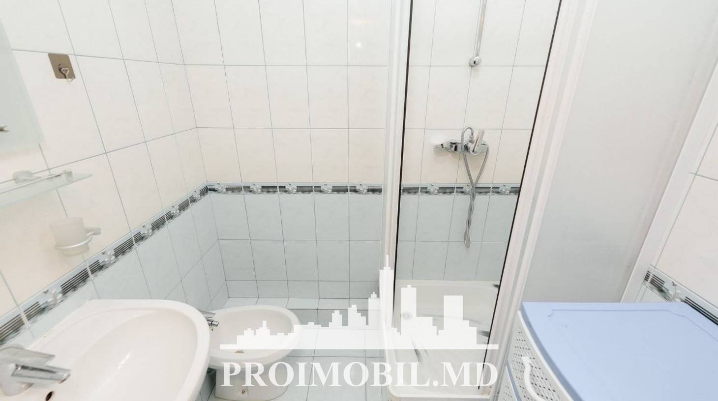 https://images.proimobil.md/lEb7Yo6mgXs8yyTH-NBgsD_syHxdKPkeXAB2WPDZah4/watermark:0.75:so:0:30:0.39/resize:fill:1460:816:1/gravity:ce/bG9jYWw6Ly8vZXN0YXRlL2xyL2Q4MzhhMzA3LTQyMTgtNDI4Ny04ZmVhLTAzNjcyMGMyYTc4YS5qcGVn