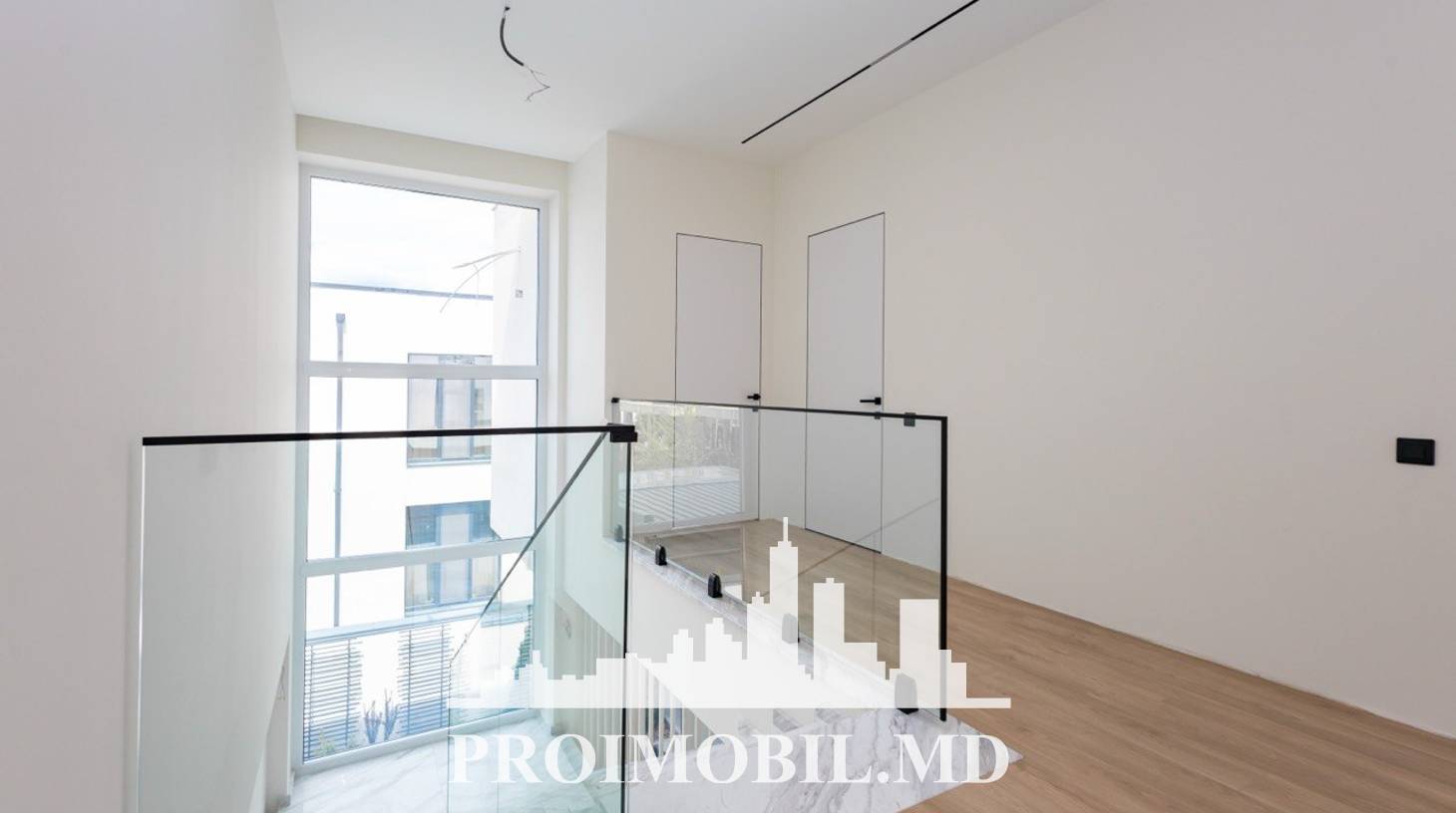 https://images.proimobil.md/lHYQyZVjUa9hPpaEyDJ8JZ0eM7vviewNfpxh4w1iRU8/watermark:0.75:so:0:30:0.39/resize:fill:1460:816:1/gravity:ce/bG9jYWw6Ly8vZXN0YXRlL2xyLzQzYzZmZDJlLWNjZmEtNGEwYS05NzBiLTQ0OTczNWUzM2E0ZC5qcGVn