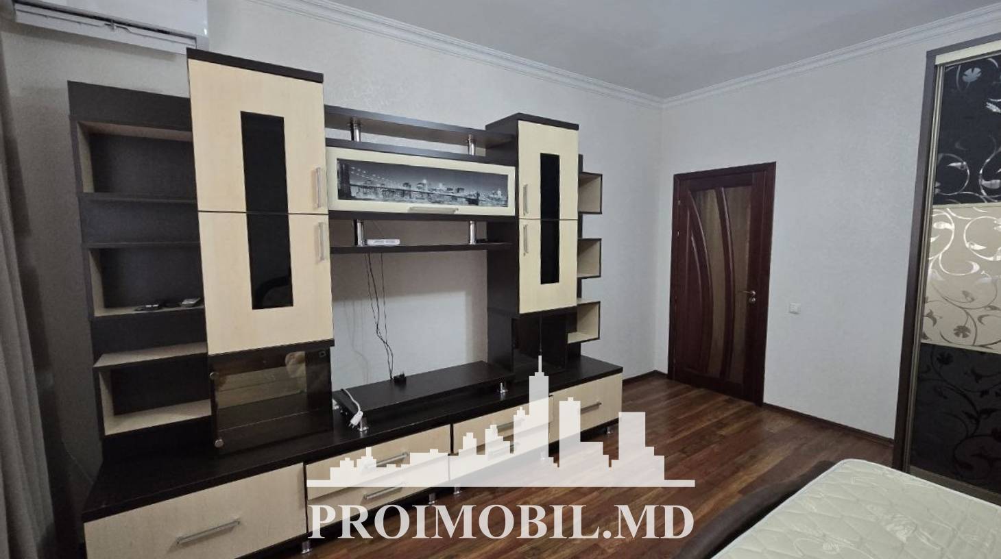https://images.proimobil.md/lJYqnHvSMXbuPzPnj_SC3xO21U6vRqcuMYqocDVSx1s/watermark:0.75:so:0:30:0.39/resize:fill:1460:816:1/gravity:ce/bG9jYWw6Ly8vZXN0YXRlL2xyLzNlMTQwM2JlLTc1ZTAtNDM2MS04NTE2LWFkZDFhZmQ3OTcyZi5qcGVn