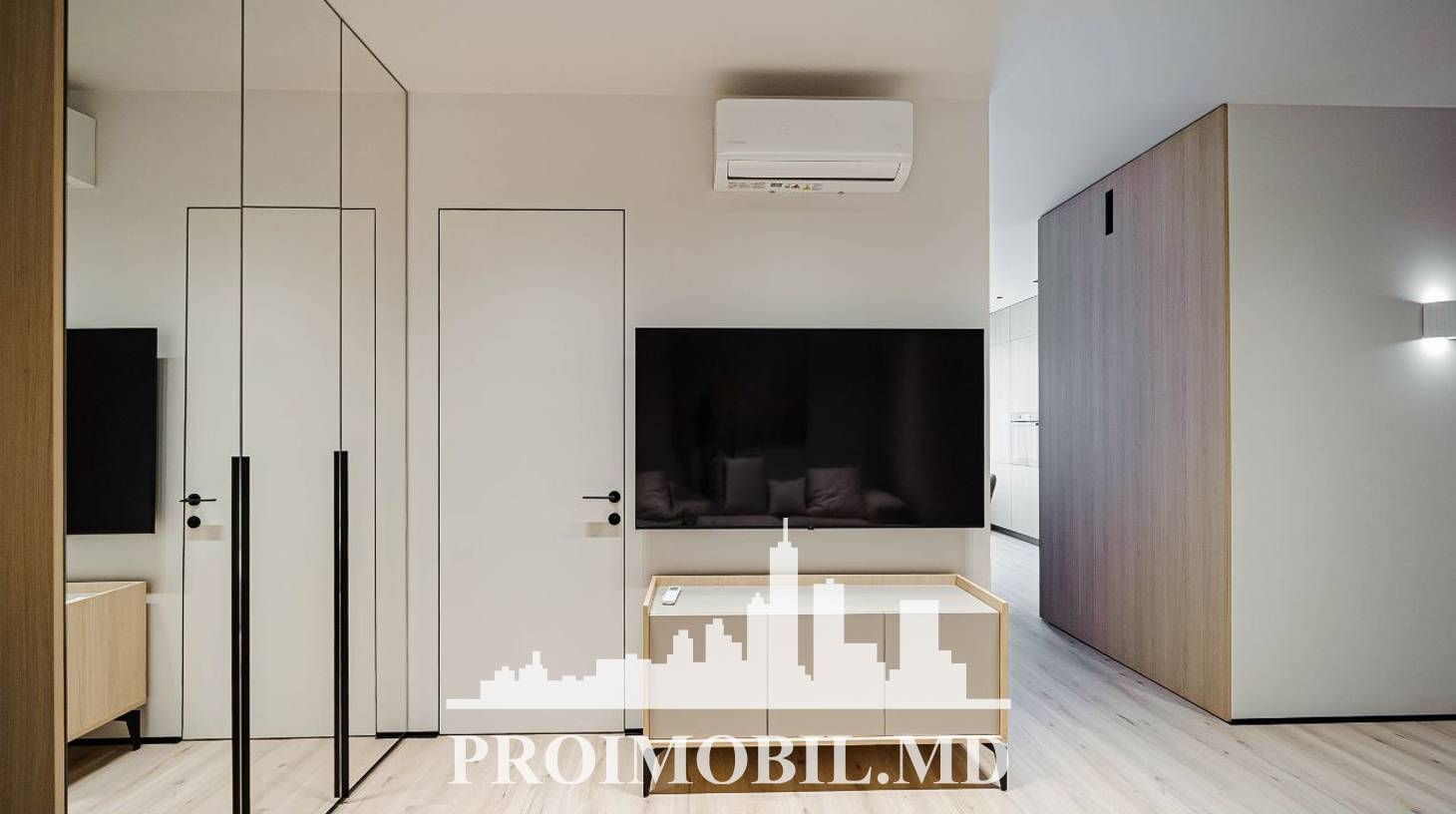 https://images.proimobil.md/lJqVzRxIqGiwjSSoEujE_BgnBJ2LBHaaCSl67enW4VQ/watermark:0.75:so:0:30:0.39/resize:fill:1460:816:1/gravity:ce/bG9jYWw6Ly8vZXN0YXRlL2xyLzkxZTUzODZmLTVhZTUtNDEzYi1iOTAzLWQ5NjJiMjQ1NzVhOS5qcGVn