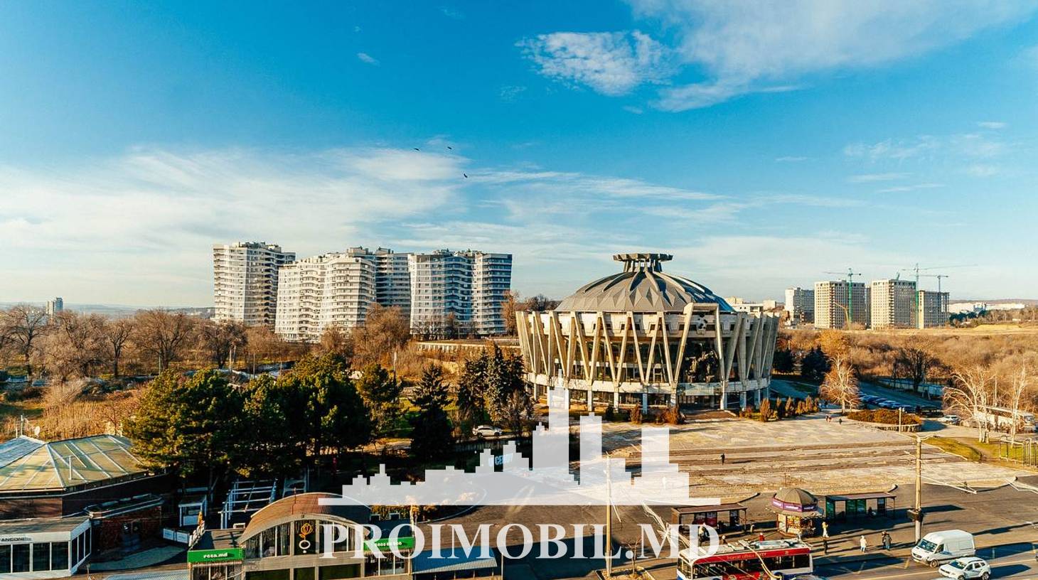 https://images.proimobil.md/lOtiQiMZmWP1XaC9kGVvD--2GXc3_GOlvECGzVamg5U/watermark:0.75:so:0:30:0.39/resize:fill:1460:816:1/gravity:ce/bG9jYWw6Ly8vZXN0YXRlL2xyL2M5YTc4NDY3LTRlNjUtNGM4OS1iNzhlLWNlM2Y4MzFhNDkyMC5qcGVn