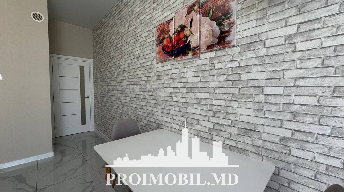 https://images.proimobil.md/lQ4V_7Vpjc25_h7ws5gnMjCP0_mm7CEyf0Kf6SvxA-I/watermark:0.75:so:0:30:0.39/resize:fill:1460:816:1/gravity:ce/bG9jYWw6Ly8vZXN0YXRlL2xyLzNjODYyMDU5LWJlYWUtNDYxOS04NjAyLWNiM2Q1MDFlMDFhZS5qcGVn