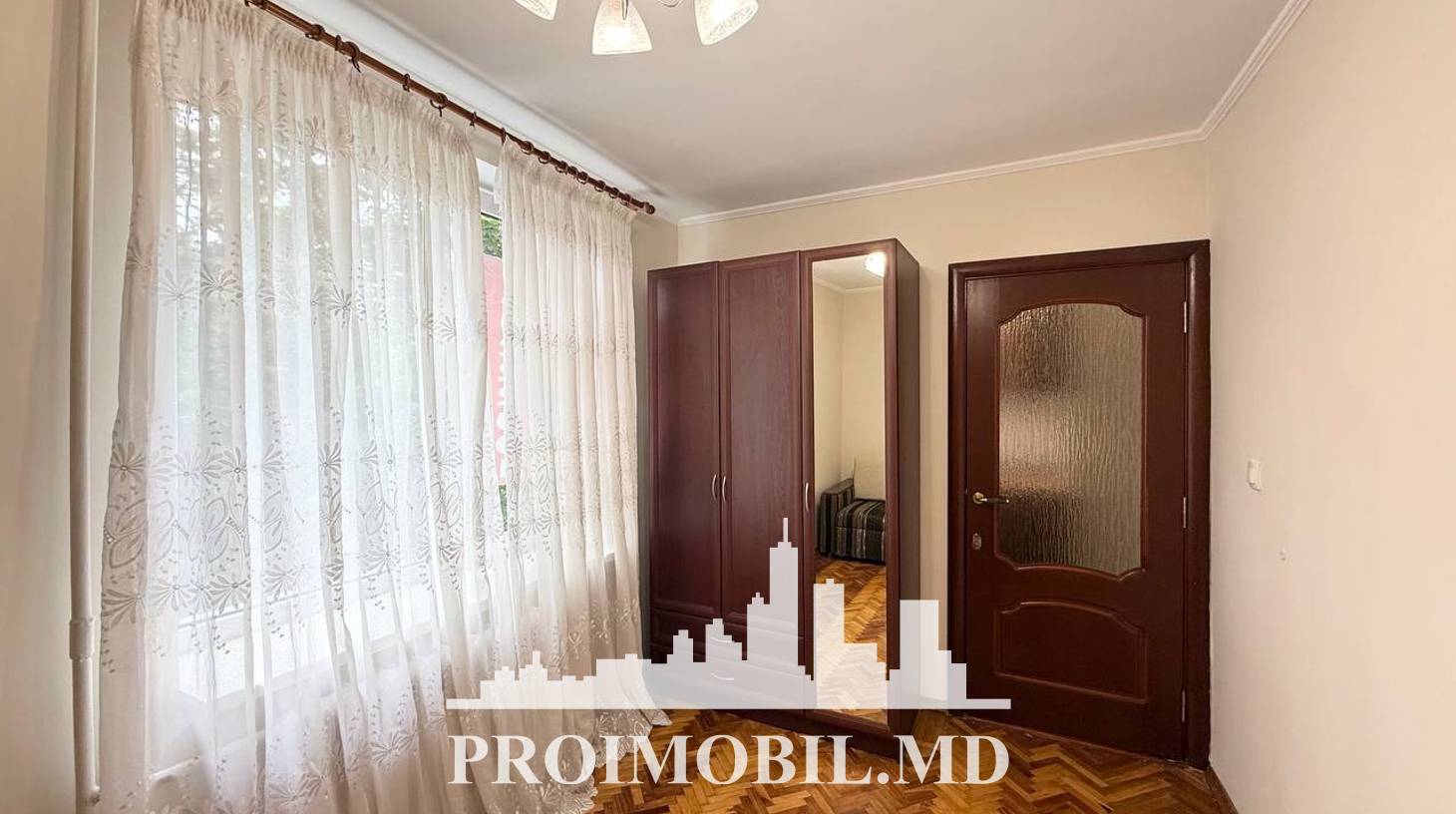 https://images.proimobil.md/lRx3pbpzxUJyTQ5nCM9cSikbC8ht8rKXKsTB0r7x8Tg/watermark:0.75:so:0:30:0.39/resize:fill:1460:816:1/gravity:ce/bG9jYWw6Ly8vZXN0YXRlL2xyL2E5YWExNTQ1LTJjMmQtNDRkMS05NTI0LWM1MzQyZDdmNzFkZS5qcGVn
