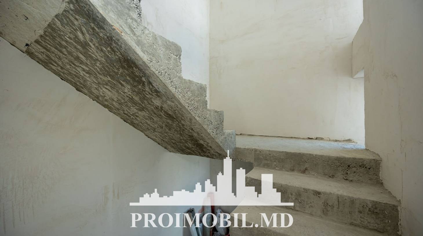 https://images.proimobil.md/lSVLHXA9i5y-ECEsZkWFtHFbnNryYtbrma-JXXOR_1M/watermark:0.75:so:0:30:0.39/resize:fill:1460:816:1/gravity:ce/bG9jYWw6Ly8vZXN0YXRlL2xyLzQ5N2FmNDg0LWZlZTktNDBjMC04NDQ4LWZhNTNmMTBhMjU5Zi5qcGVn