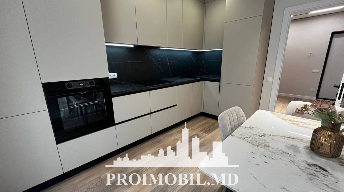 https://images.proimobil.md/lcpGBQPnxtOz_CmmQz0dqXqN2TM9JJvb8pJb4j359MI/watermark:0.75:so:0:30:0.39/resize:fill:1460:816:1/gravity:ce/bG9jYWw6Ly8vZXN0YXRlL2xyLzBiOWI3YTE5LTEyY2MtNGMxYi1hMmUxLWJhOTIwZDkwZDA1Ny5qcGVn
