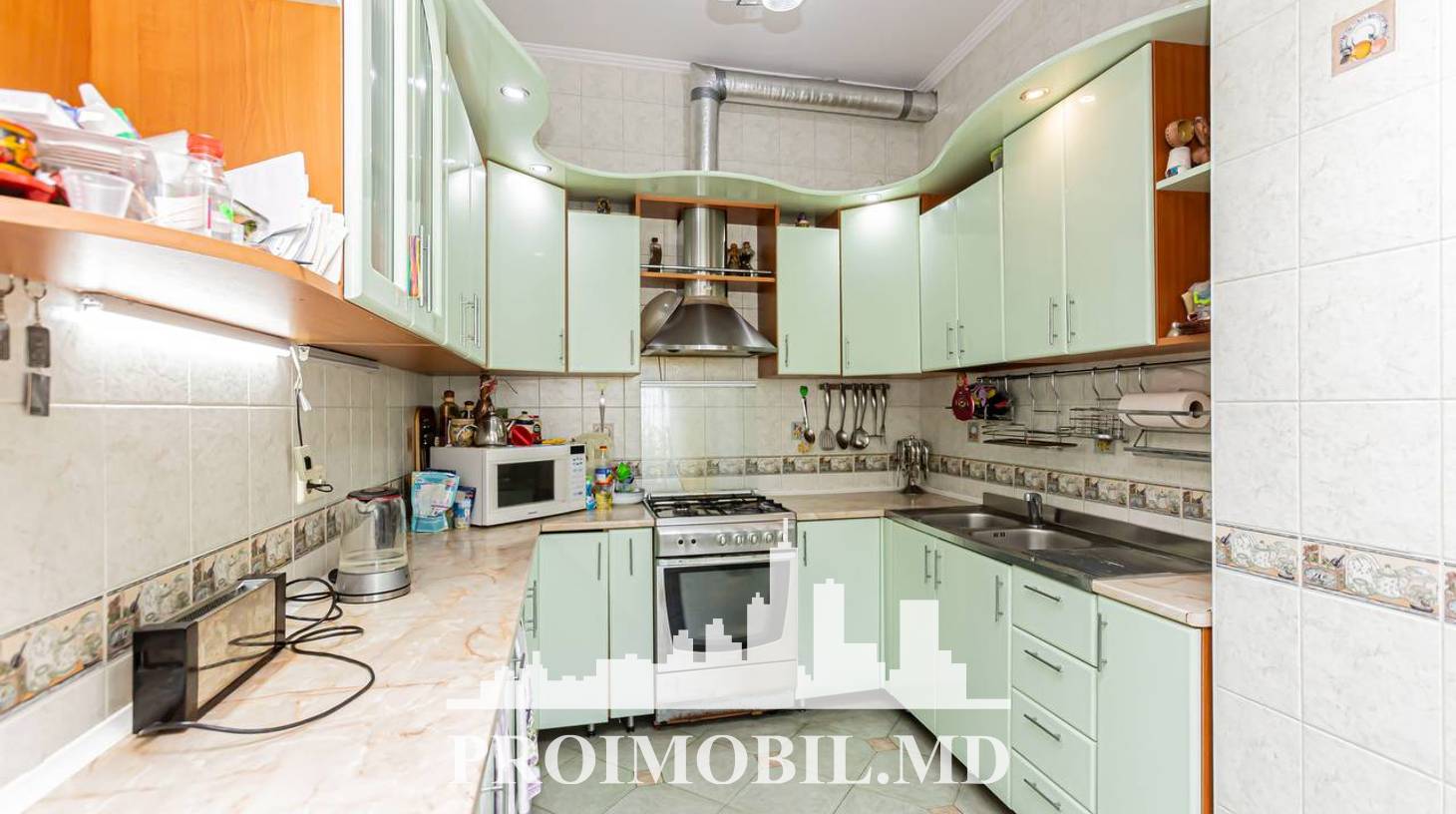 https://images.proimobil.md/ldvBfQF0JEJ2xstE3abZUxSHnMvQj-layAE0xrlGKgQ/watermark:0.75:so:0:30:0.39/resize:fill:1460:816:1/gravity:ce/bG9jYWw6Ly8vZXN0YXRlL2xyLzEwZGNlNTQxLTlkZjAtNDRmNy04OGNhLTg3YjVhZmMxNjNhZC5qcGVn