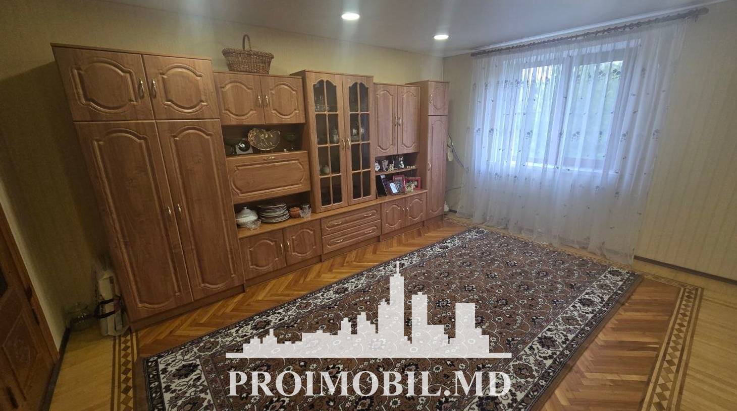 https://images.proimobil.md/ldyJKBMspUL2hSd62apgMWUlkbHohvk_xHHA1Tgg6A4/watermark:0.75:so:0:30:0.39/resize:fill:1460:816:1/gravity:ce/bG9jYWw6Ly8vZXN0YXRlL2xyLzNhMmI4NDRlLTJkMGQtNDBlZS04ZTg3LWVkYzkyZTE5NmYzOS5qcGVn