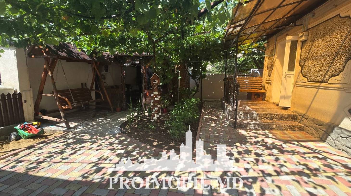 https://images.proimobil.md/leCHXkDbgrd-VdVA-B1-S1X-QDZqD9V4vq9PcM4ZS_A/watermark:0.75:so:0:30:0.39/resize:fill:1460:816:1/gravity:ce/bG9jYWw6Ly8vZXN0YXRlL2xyL2RmNjgxY2JiLWI0ZjMtNDIzYS04ODY4LWViZDc1YjhmZmQyYS5qcGVn