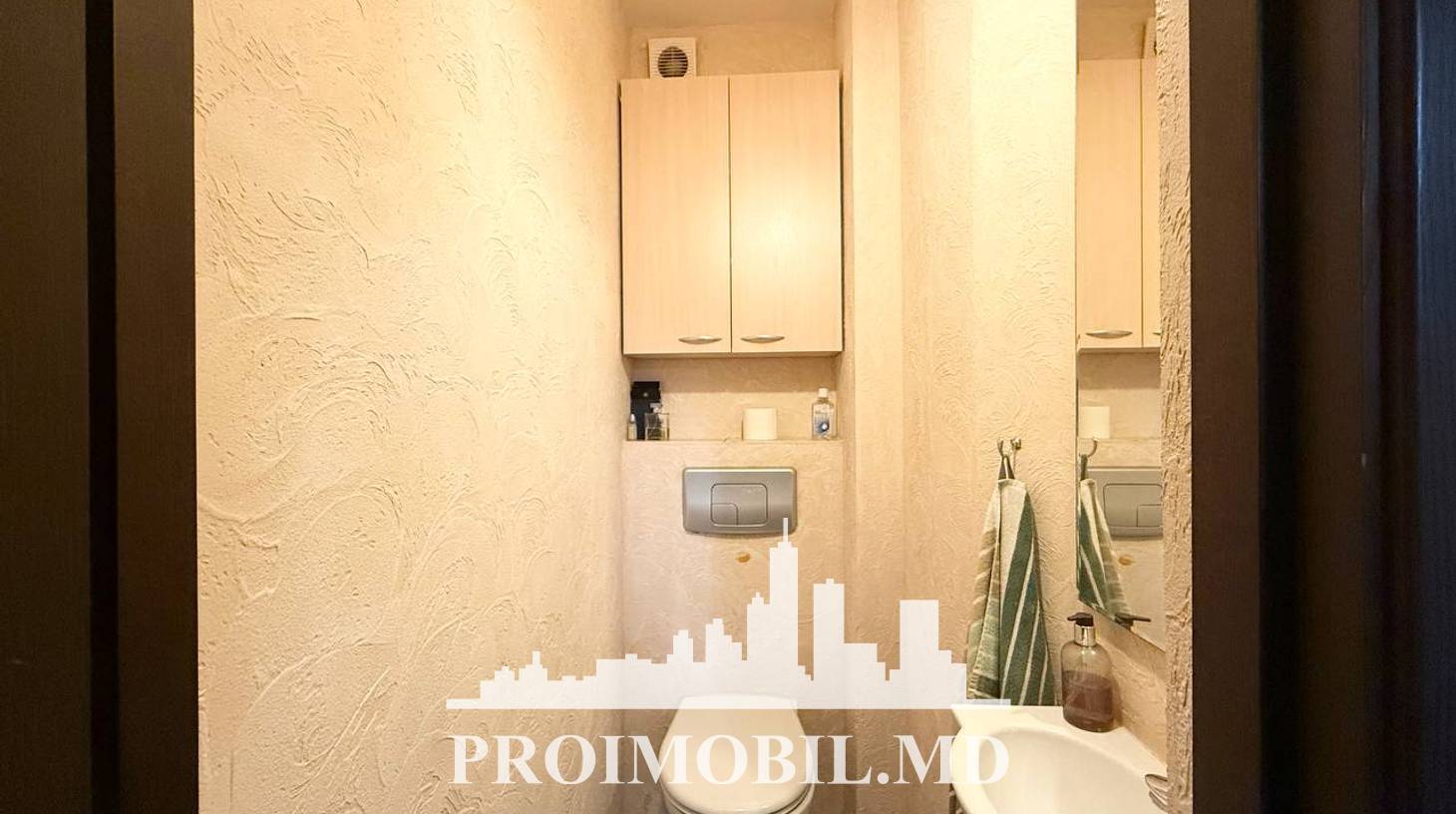 https://images.proimobil.md/lflUXLxE49FaoiMqOV-0y3HOi8f9NhqNqdL2Da1sz4k/watermark:0.75:so:0:30:0.39/resize:fill:1460:816:1/gravity:ce/bG9jYWw6Ly8vZXN0YXRlL2xyLzBjODU1YTVjLTcxY2UtNDM2OC1iNGMzLTVkNjE3Njg2NjMxZC5qcGVn