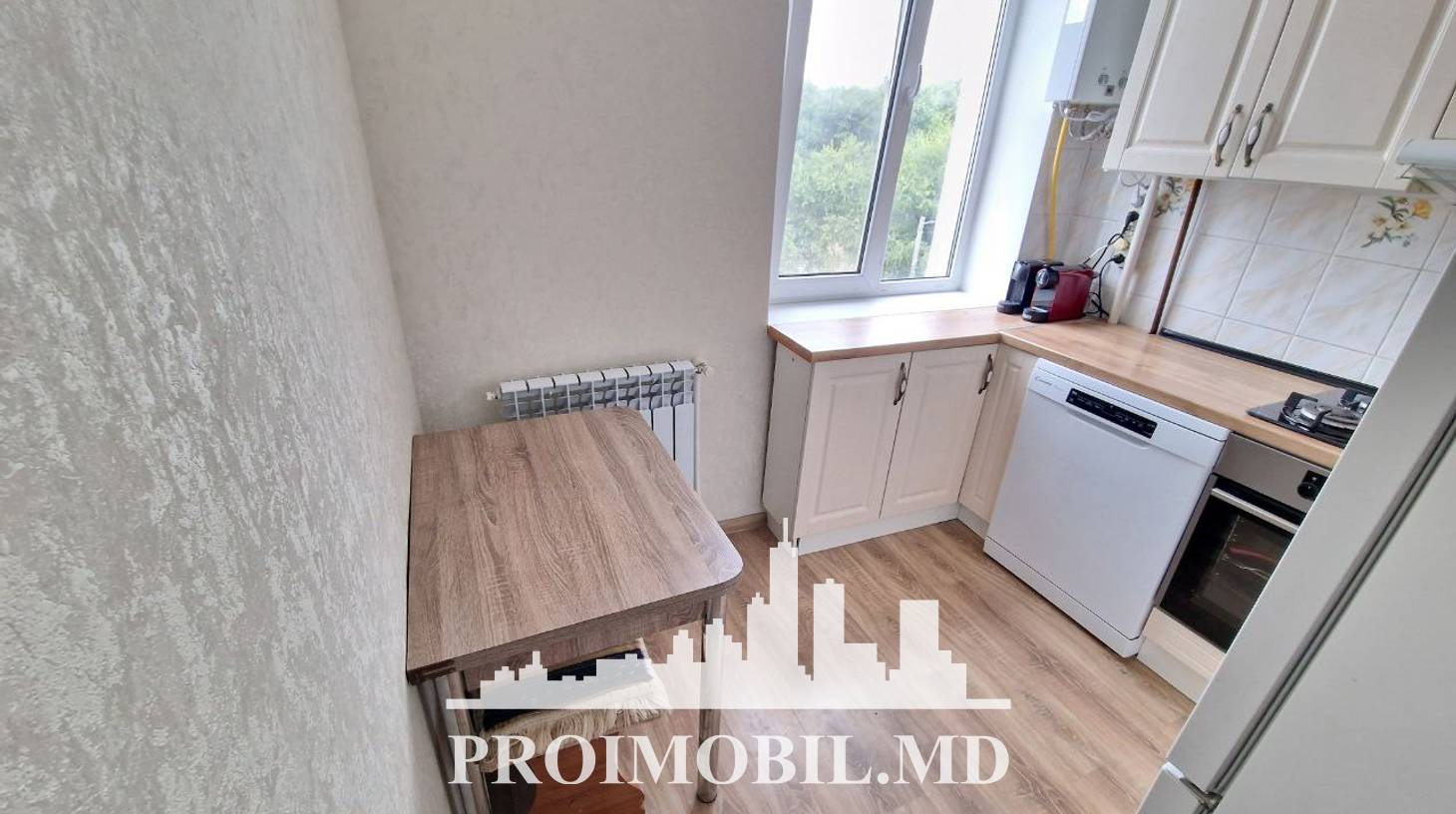 https://images.proimobil.md/lgSZO1HCKDsUs5r9_gfE6VxEKIqIgpWcwE5jSindYRE/watermark:0.75:so:0:30:0.39/resize:fill:1460:816:1/gravity:ce/bG9jYWw6Ly8vZXN0YXRlL2xyLzMwN2I0ODM5LWMyNjAtNDFhZS05OTc1LWE0NTM1MzI0ZTYwOS5qcGVn