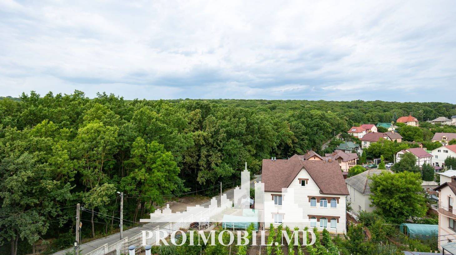 https://images.proimobil.md/lghnELVo9mUAFsLunMkMeFel8u5IesymG8NbmaY1RRc/watermark:0.75:so:0:30:0.39/resize:fill:1460:816:1/gravity:ce/bG9jYWw6Ly8vZXN0YXRlL2xyL2QwNWNkZDJlLTQwZGMtNDdjZS05NGYxLWRhZjMxMjE5MGEwMi5qcGVn