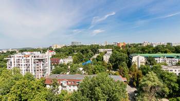 https://images.proimobil.md/lgrpPORLyhP-MN8KJ-Y6itvUrgg6QcIAKSyanvxu3xs/resize:fill:350:198:1/gravity:ce/bG9jYWw6Ly8vZXN0YXRlL2xyL2ZkY2RjOTgyLTFiNDEtNDliYi04M2FlLWZhMzlmZTM5MzAxZi5qcGVn