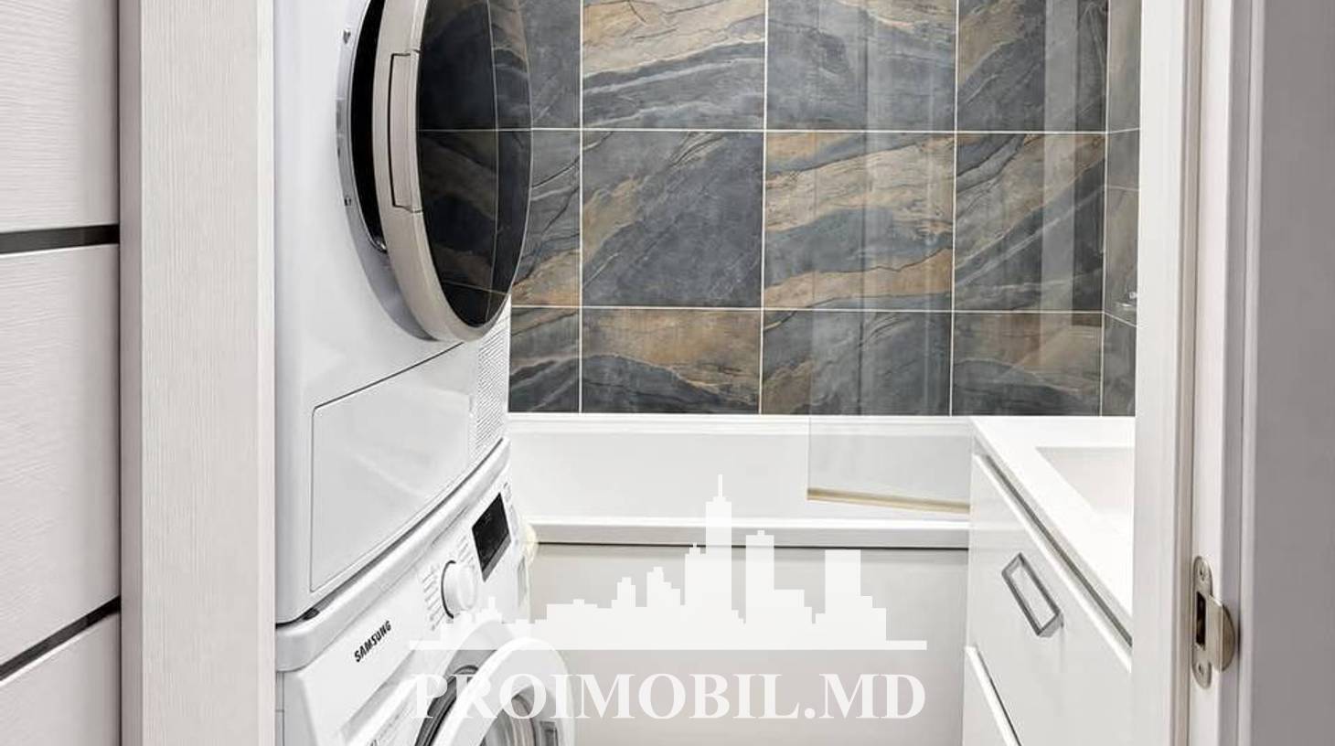 https://images.proimobil.md/lh1ioUygYTihVtJjX8l40TeUkx4vBEx8MPeaqQ_Tf2o/watermark:0.75:so:0:30:0.39/resize:fill:1460:816:1/gravity:ce/bG9jYWw6Ly8vZXN0YXRlL2xyLzFhNmY3MzU1LWMxNDItNDhiYy05MDVmLTQ4M2MxMmQ3ZTk3Ny5qcGVn