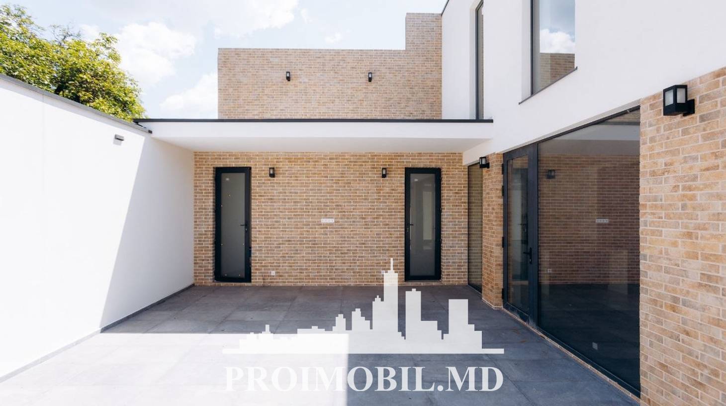 https://images.proimobil.md/lhhLMcPd3y9NFXcvV7cgjB51Fi5ilYyeMAt-JjVUny0/watermark:0.75:so:0:30:0.39/resize:fill:1460:816:1/gravity:ce/bG9jYWw6Ly8vZXN0YXRlL2xyLzNjYmQ3MWNkLTY3MTMtNDRiMC05NjdhLTdiNThhOGQwNTNlOS5qcGVn