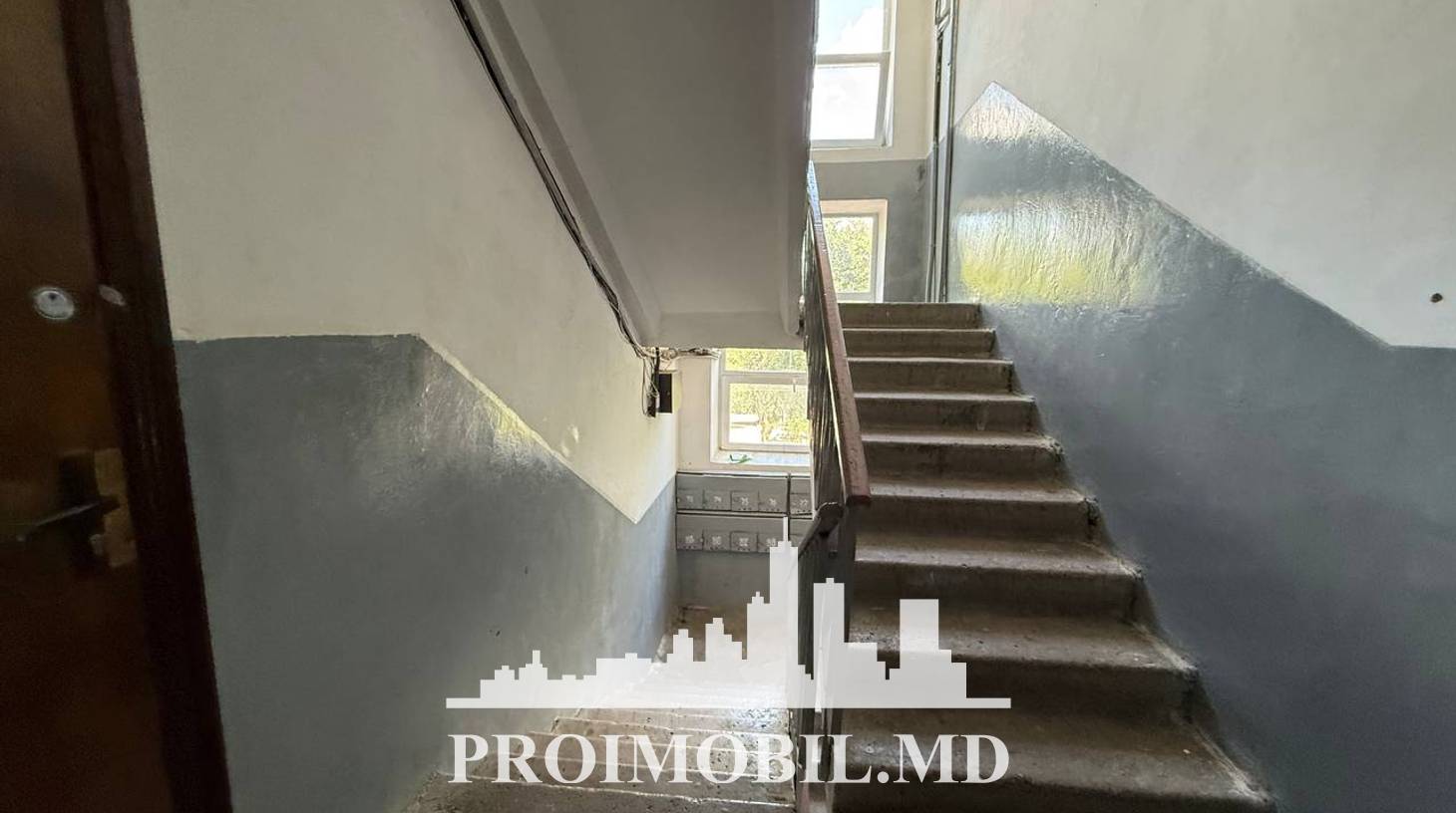 https://images.proimobil.md/lhiF8ckLiA4vAiWW0Ca1P89_3u6QDg-xCu9WuqRN-nQ/watermark:0.75:so:0:30:0.39/resize:fill:1460:816:1/gravity:ce/bG9jYWw6Ly8vZXN0YXRlL2xyL2ZhNjg1OTNiLWVhZTItNDQ4My04Mzc0LTYxZjBmODFhYzIwNy5qcGVn