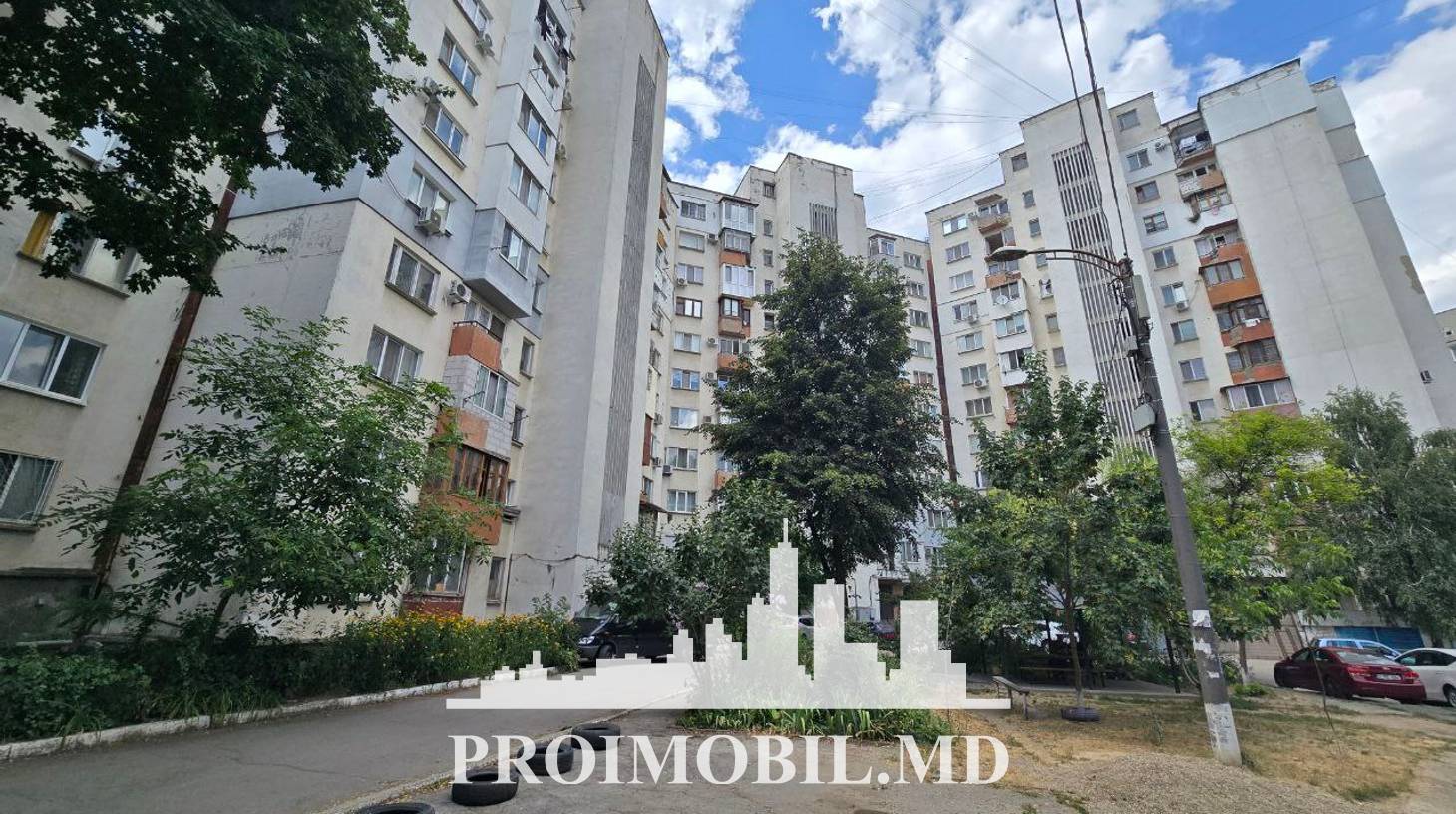 https://images.proimobil.md/lkhmSjDVddEVMW17iBZyLTFuNbqESe7t7_PbqjP7bU0/watermark:0.75:so:0:30:0.39/resize:fill:1460:816:1/gravity:ce/bG9jYWw6Ly8vZXN0YXRlL2xyLzAxNWUyYjMwLTk0NmItNGVhOS1hZDI0LWI4NjEyNzgzZWQwNC5qcGVn