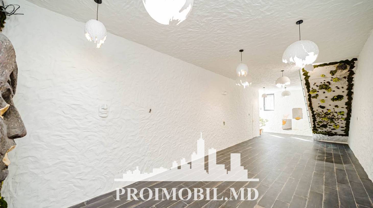 https://images.proimobil.md/llcPJ4wFIPwgs360X0faOK01L0qBZbmESdq1lAyYY2Q/watermark:0.75:so:0:30:0.39/resize:fill:1460:816:1/gravity:ce/bG9jYWw6Ly8vZXN0YXRlL2xyLzNjYmUwMmI3LWYyZDAtNGUyZS1hYTcwLWMzNDRkMWUwZTBlNy5qcGVn