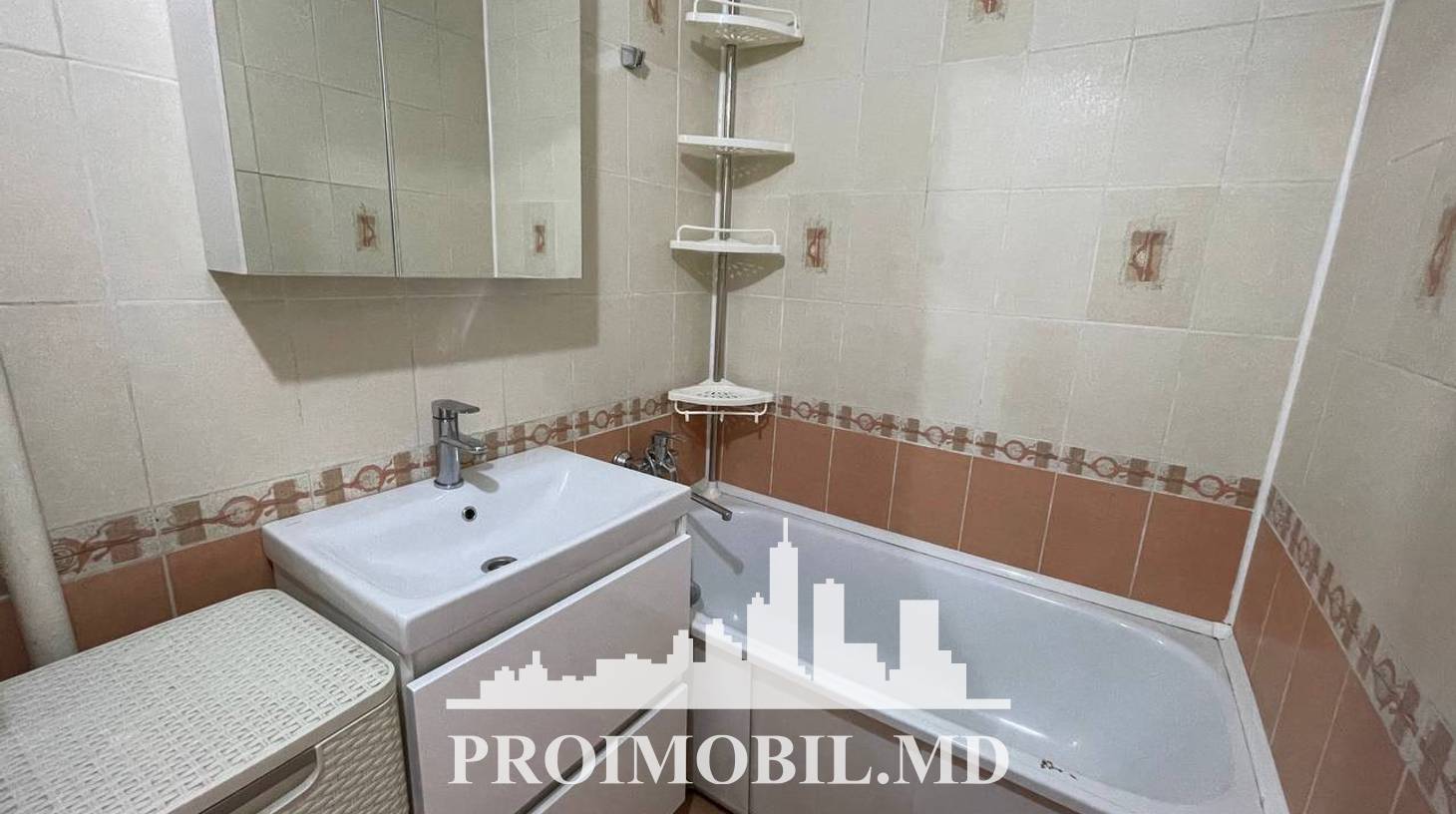 https://images.proimobil.md/lqAFTuCykaQ9RrZ30ZXXqX99F5_A73ibvABUE2yPiDA/watermark:0.75:so:0:30:0.39/resize:fill:1460:816:1/gravity:ce/bG9jYWw6Ly8vZXN0YXRlL2xyL2YxOWMwNjk4LTEzOWYtNDc0YS05ZTIxLWNiYTc3NzBjYWJlNy5qcGVn