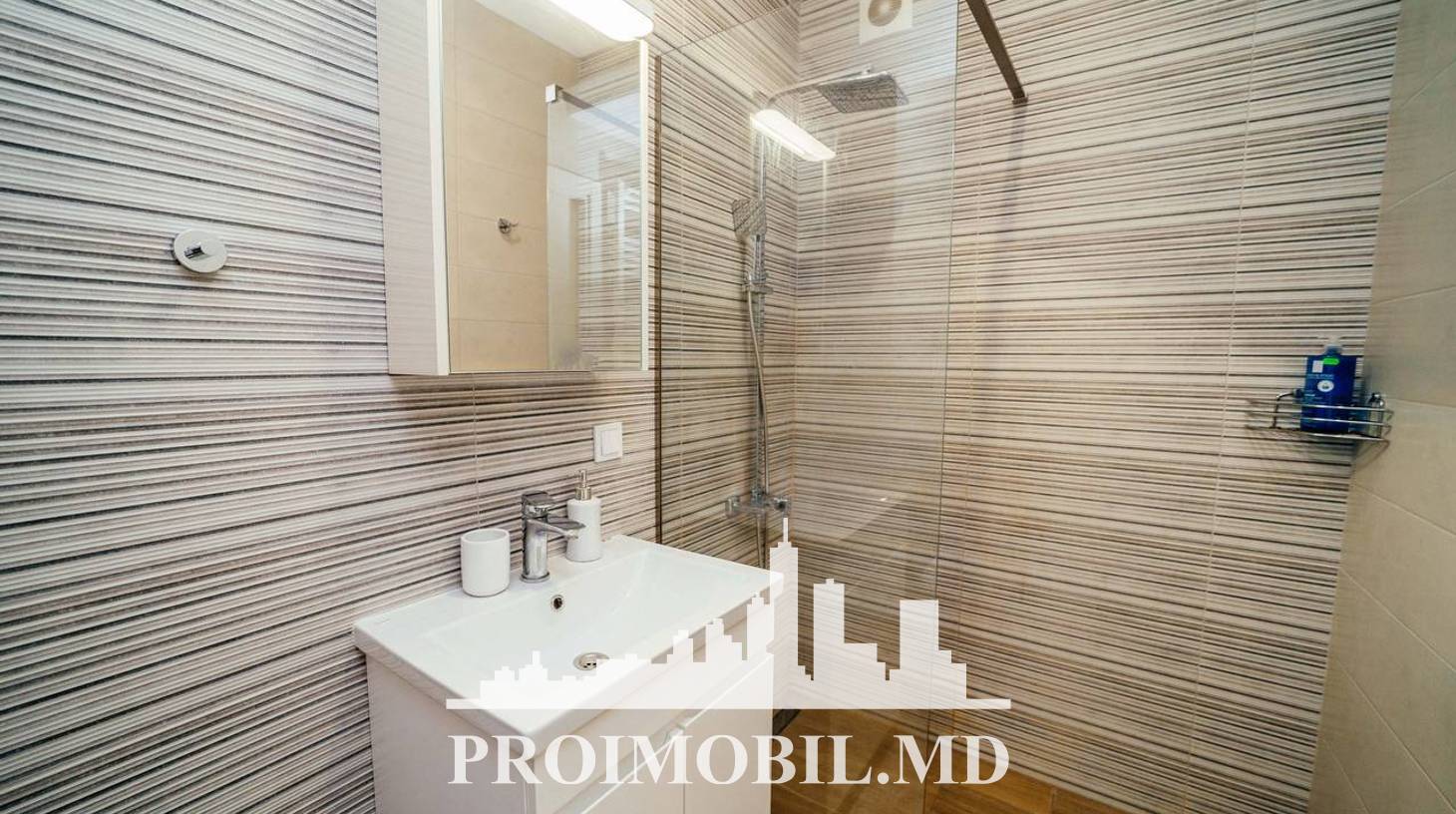 https://images.proimobil.md/lqVQ_vfYfz3oBeof7Z_WOfAorRuXIhyNLdW5Ha_wm78/watermark:0.75:so:0:30:0.39/resize:fill:1460:816:1/gravity:ce/bG9jYWw6Ly8vZXN0YXRlL2xyLzZkZjNjYmFlLTg3NTgtNDIyYi05MTZiLWZkYjFiYTgxMzFmMy5qcGVn