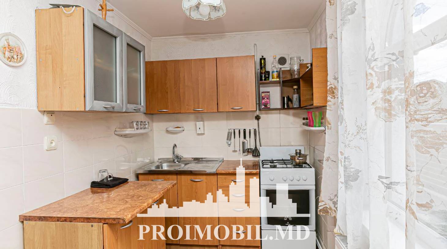https://images.proimobil.md/lqZjqyglV2LRYs1i7olFl4F7q0xeumpyfGd7M9HGgQQ/watermark:0.75:so:0:30:0.39/resize:fill:1460:816:1/gravity:ce/bG9jYWw6Ly8vZXN0YXRlL2xyL2M2OTFkZDIyLThiMTUtNDdlZi04ZjY0LTI5YzU1NDY5Y2JiMi5qcGVn