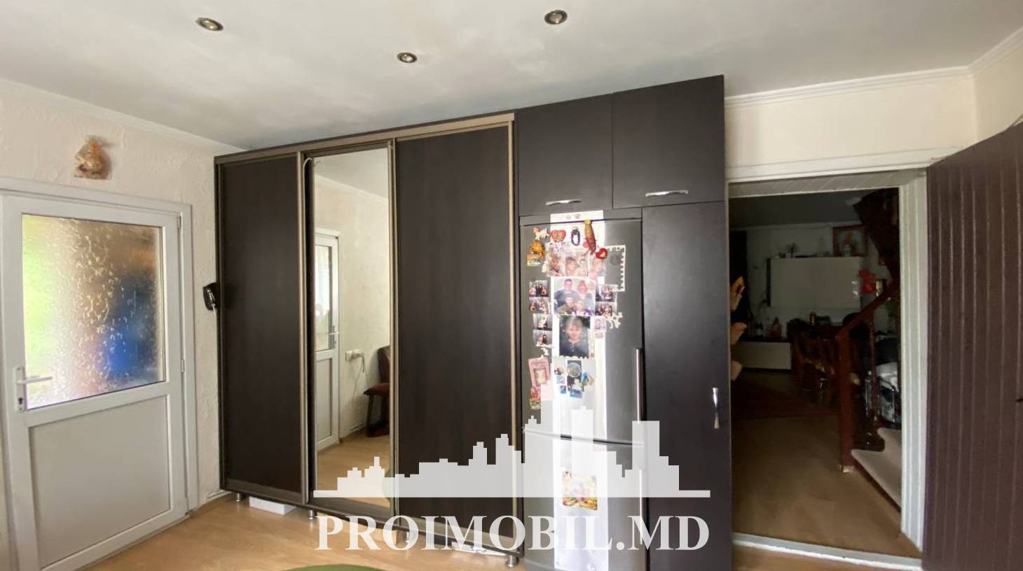 https://images.proimobil.md/ltVlU5yPuSMyfonTBjAb-6P372paxAnAPiM9RtkVe3I/watermark:0.75:so:0:30:0.39/resize:fill:1460:816:1/gravity:ce/bG9jYWw6Ly8vZXN0YXRlL2xyL2RhN2Y0ZGE0LTE0OTUtNDM0Mi1iZDA1LTg2ODYxZDc1YTExYi5qcGVn