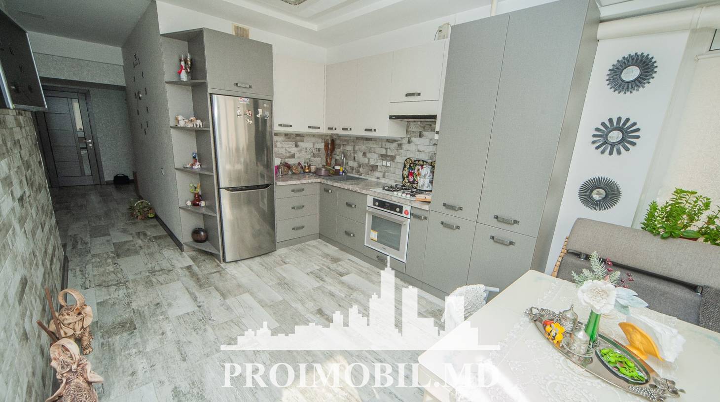 https://images.proimobil.md/luADyXXjwrrdP8U951uz2T_DfgUW1DNKOmyVVN4FEII/watermark:0.75:so:0:30:0.39/resize:fill:1460:816:1/gravity:ce/bG9jYWw6Ly8vZXN0YXRlL2xyL2JlNTM1NWRlLWI0MjUtNDNkYi1hNjVhLTQzMWZhZTYzNGZkMC5qcGVn