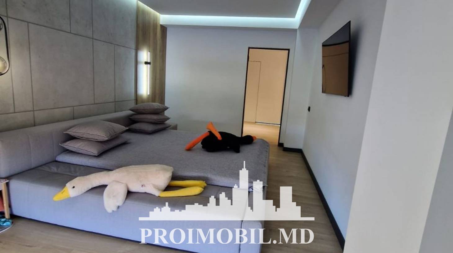 https://images.proimobil.md/lvXyFOEqkwQfQJzvsmaE0WPxOy46oOos058ve1dOFAg/watermark:0.75:so:0:30:0.39/resize:fill:1460:816:1/gravity:ce/bG9jYWw6Ly8vZXN0YXRlL2xyLzhjYTFhZGRhLTYzNTYtNDZjZC1hMzhjLWI2OWE0NTQ1ZjYwYi5qcGVn
