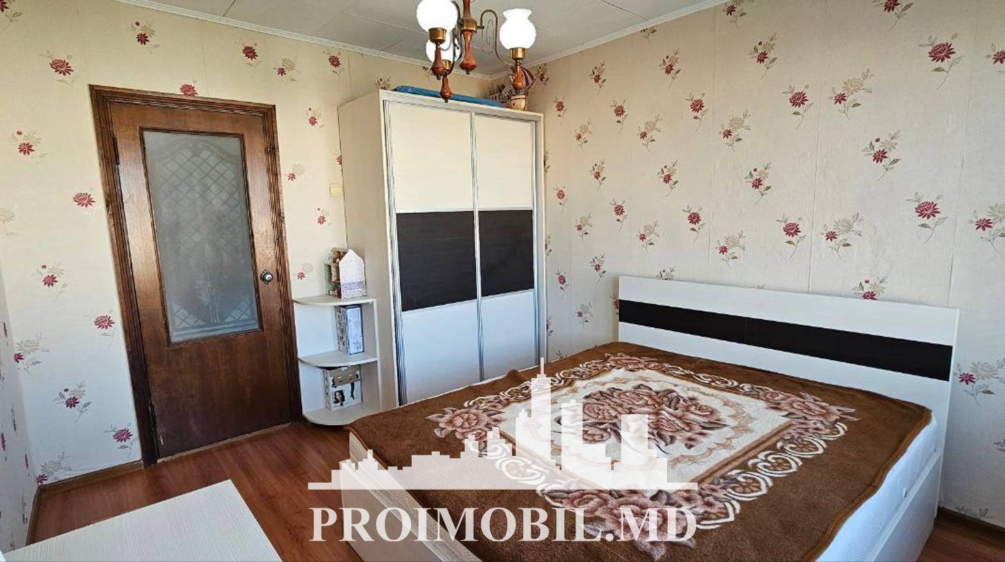 https://images.proimobil.md/lwqT2hY5lcESODKyUOEsynI6wx5WU0xz8mjG4gNW9uI/watermark:0.75:so:0:30:0.39/resize:fill:1460:816:1/gravity:ce/bG9jYWw6Ly8vZXN0YXRlL2xyLzc3N2EzNzJhLTcyMjEtNDI5MC04ODA5LWUyZjAwNTdlNTZiYi5qcGVn