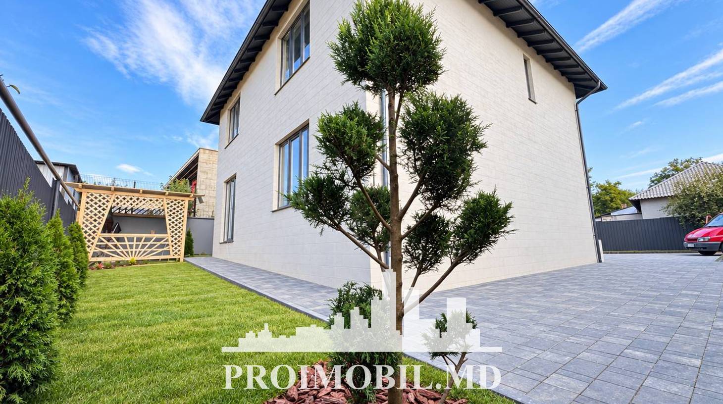 https://images.proimobil.md/m6GTmCW73iTV8LnL0diB6CSwAgQ5_O3LQ0aqA74cmTU/watermark:0.75:so:0:30:0.39/resize:fill:1460:816:1/gravity:ce/bG9jYWw6Ly8vZXN0YXRlL2xyLzI5MWM0M2M1LWYxMTQtNDU1YS1iY2NlLTVkMmU5ZTFlNDkzNy5qcGVn