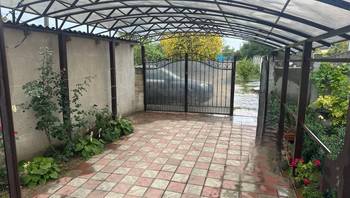 https://images.proimobil.md/m6sjfPNrYWESXfyadPAz2SoeRfI-Sae0bBcDvG7JVuY/resize:fill:350:198:1/gravity:ce/bG9jYWw6Ly8vZXN0YXRlL2xyL2RkODNmOWE1LTZkN2MtNDg5YS05ZmMzLWM1NDAzOTI5MDk3Ni5qcGVn