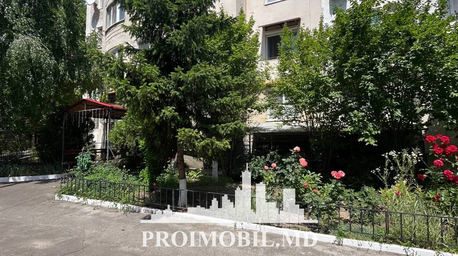 https://images.proimobil.md/m6ynwAd58vu1ZiTiWuKf6WjoQjSig4jLGRt0i0TYu5o/watermark:0.75:so:0:30:0.39/resize:fill:1460:816:1/gravity:ce/bG9jYWw6Ly8vZXN0YXRlL2xyLzRlNzI2MmU4LTUyNzItNGIxMy1hMTU4LWEyNDg4ZjIwZDhhMC5qcGVn