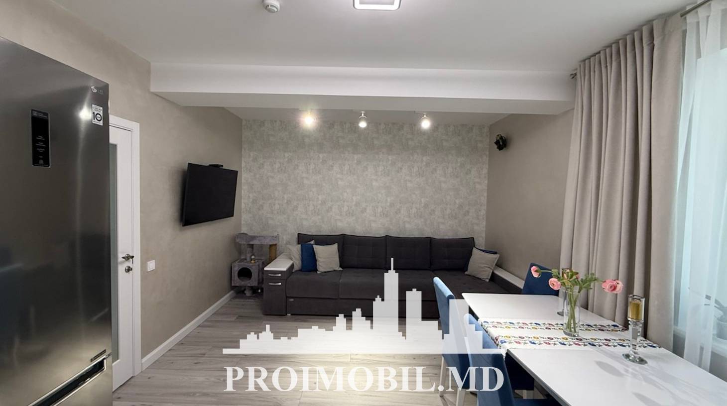 https://images.proimobil.md/m9WecyKCfHTtfbHP8MbNza7SfFbegn0_wr0Ukt5_70w/watermark:0.75:so:0:30:0.39/resize:fill:1460:816:1/gravity:ce/bG9jYWw6Ly8vZXN0YXRlL2xyLzkzZjZmMGJlLTUyMGItNDE0Zi04MWE5LWY0YTIyYjZlMDdkZi5qcGVn