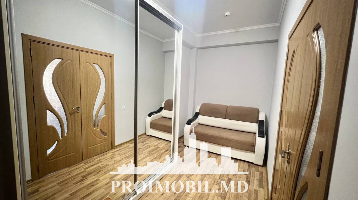 https://images.proimobil.md/mBHBMt_6fzkBGEYvfJ1MNwxCSgVyyGcLN529k73rmZI/watermark:0.75:so:0:30:0.39/resize:fill:1460:816:1/gravity:ce/bG9jYWw6Ly8vZXN0YXRlL2xyL2E5ZTQ5NTgyLTIzMWMtNDZlOS04ZTZmLTI3NzFhNGI5M2NhYS5qcGVn