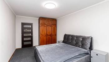 https://images.proimobil.md/mC5vL4aSBzyCZ-NAJ4talr9q4Z8Clhdjhtc2dQg8y6s/resize:fill:350:198:1/gravity:ce/bG9jYWw6Ly8vZXN0YXRlL2xyLzMxM2ZiZjhkLTg0NTItNDhjZC1iOTYyLWYzNTk3N2EzNWNlMi5qcGVn