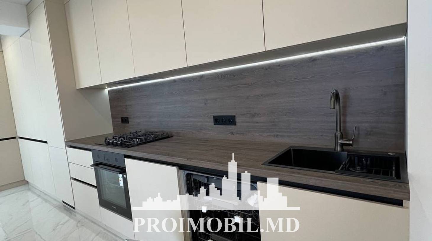 https://images.proimobil.md/mJM1osJbBgWjuDC70QQRRevr7m3_erT9xYOygJtDIq8/watermark:0.75:so:0:30:0.39/resize:fill:1460:816:1/gravity:ce/bG9jYWw6Ly8vZXN0YXRlL2xyL2ZlZTdiZTM5LWY5YmYtNDNiNy04ZTZjLWVkZmY4ZjllYzZmYi5qcGVn