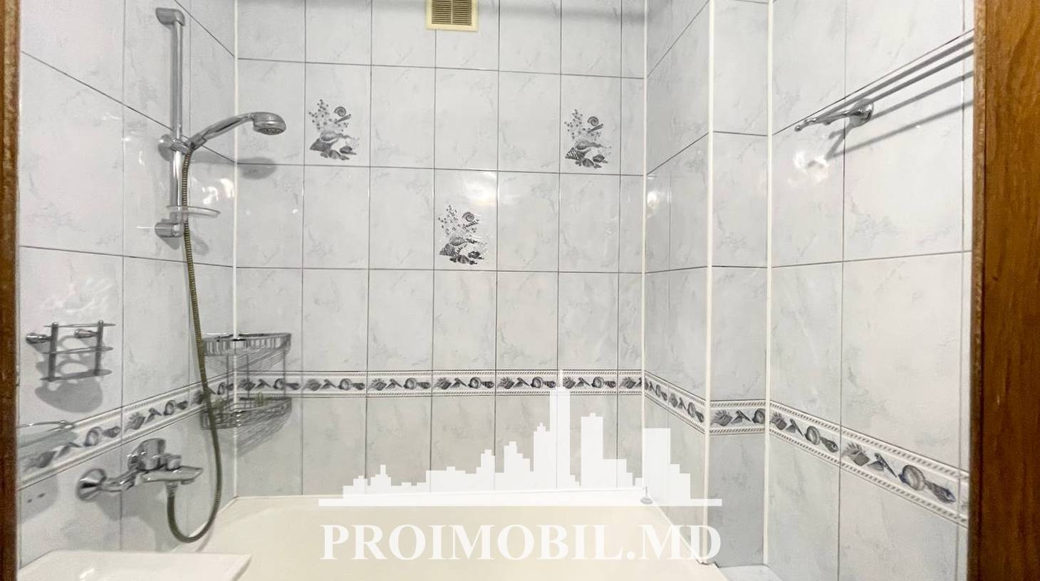 https://images.proimobil.md/mN8y-9bYhQ8Lorhn3f7t3D9JasWnK-6IG_XBbQWgqTk/watermark:0.75:so:0:30:0.39/resize:fill:1460:816:1/gravity:ce/bG9jYWw6Ly8vZXN0YXRlL2xyLzBhNGM5MzQ2LThlNzEtNDY3My04ZTE3LWM0MzUxNmJhMDFkMC5qcGVn