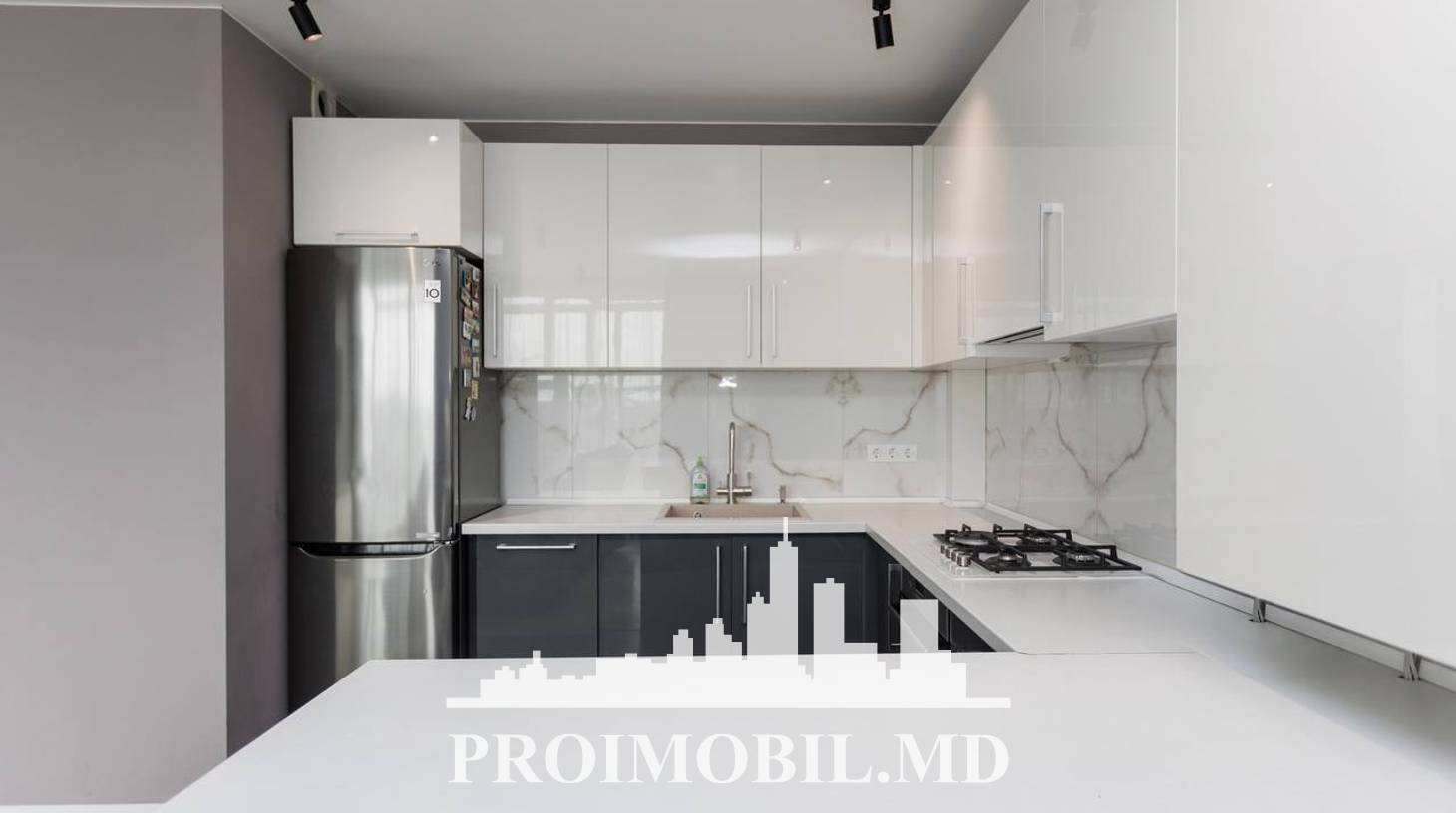 https://images.proimobil.md/mP4UTPdKjDfxXq1X272Y6v_sEDMuyhNU1iA7_7Asnl4/watermark:0.75:so:0:30:0.39/resize:fill:1460:816:1/gravity:ce/bG9jYWw6Ly8vZXN0YXRlL2xyL2Y3NmIyM2YyLWFiZTgtNGM2YS04OTQ4LTY3YWUzYjYzMDFjZC5qcGVn