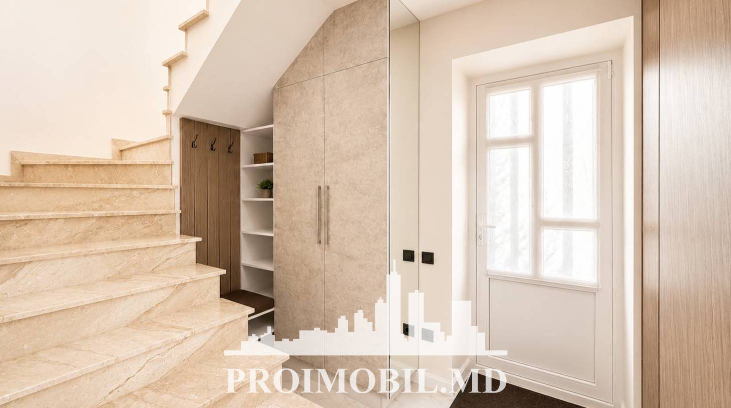 https://images.proimobil.md/mSn-dqSstgVfGUVQ8jarSNb3en7Oq_iVG8OfMRZzh_0/watermark:0.75:so:0:30:0.39/resize:fill:1460:816:1/gravity:ce/bG9jYWw6Ly8vZXN0YXRlL2xyLzgyMzQyZmZhLTllYzAtNDNiYi1hYjIzLTQyMDJiYzA0MTVhZS5qcGVn